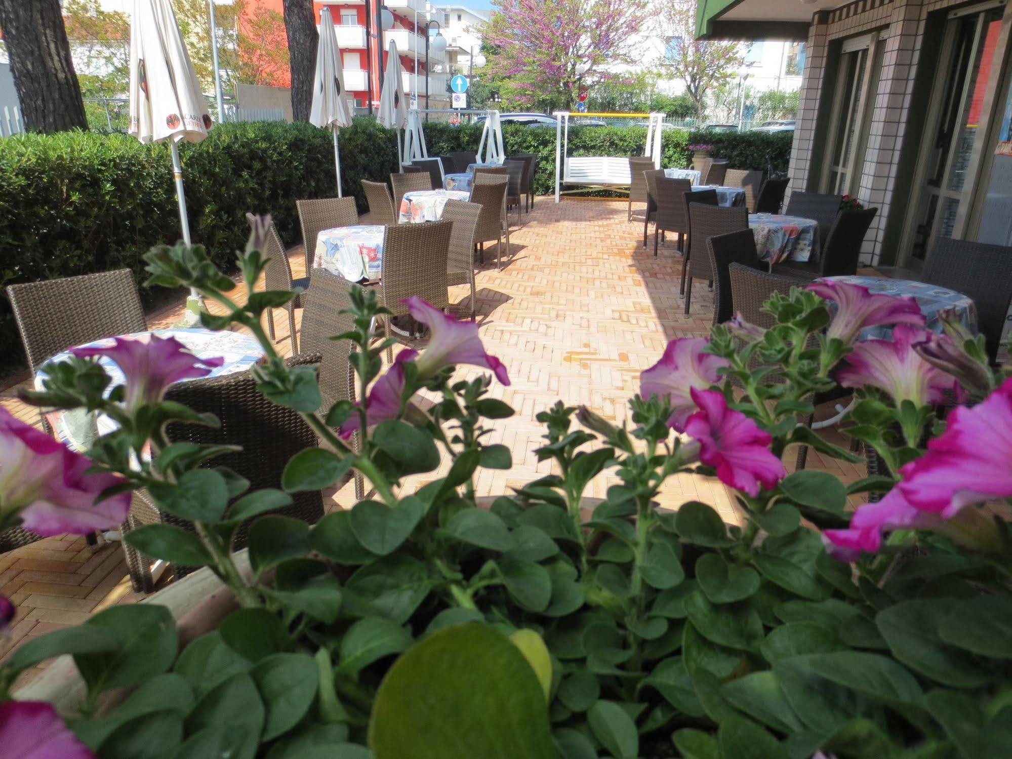 Hotel Etna - Nuova Gestione Romagnola All-Inclusive Spiaggia Parcheggio Riccione Eksteriør bilde