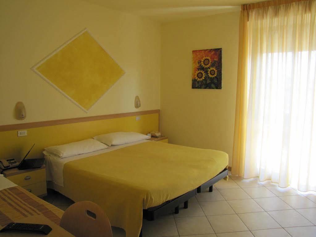Hotel Etna - Nuova Gestione Romagnola All-Inclusive Spiaggia Parcheggio Riccione Eksteriør bilde